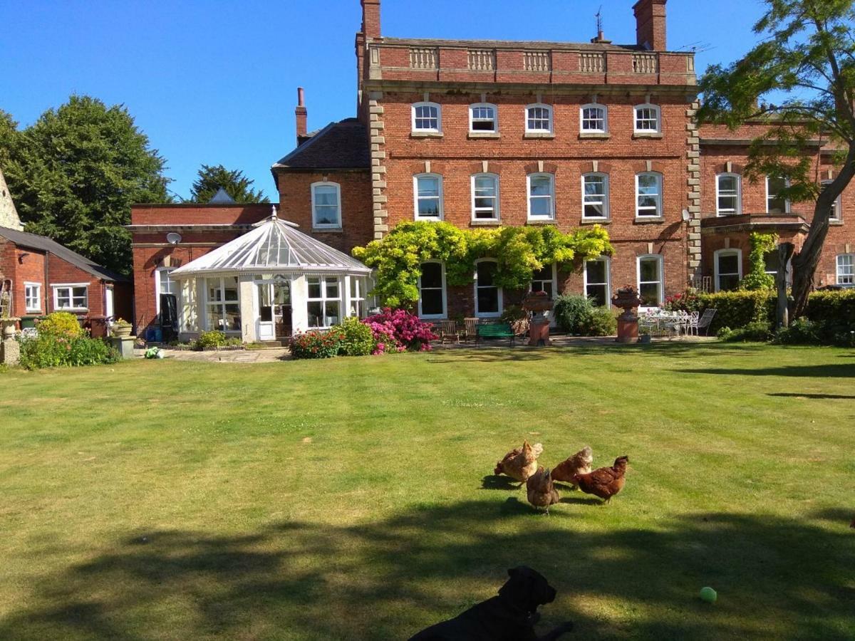 West Wing D'Isney Place. Линкольн Экстерьер фото